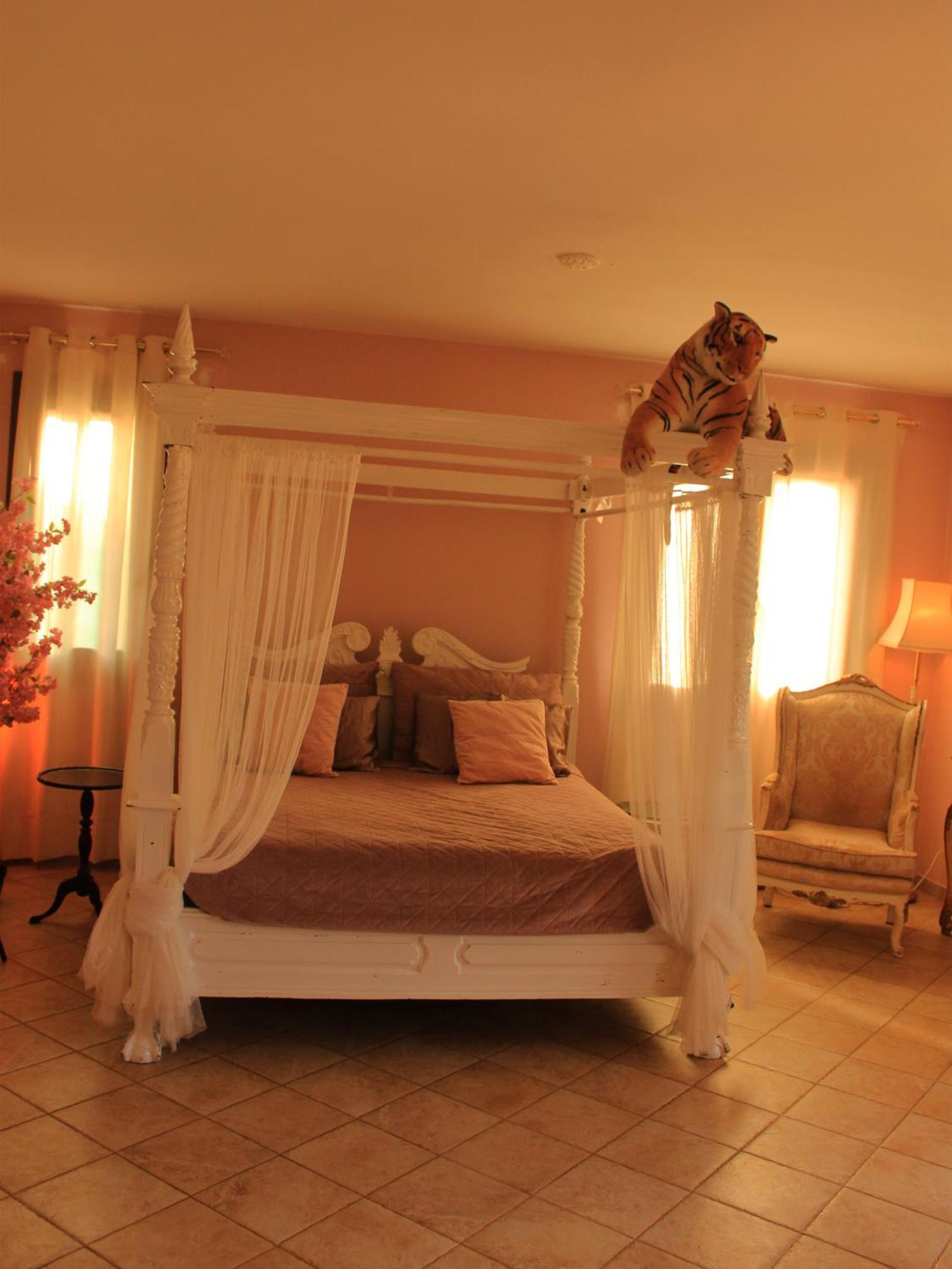 Esmaraldas House Of Love Terrasini Esterno foto